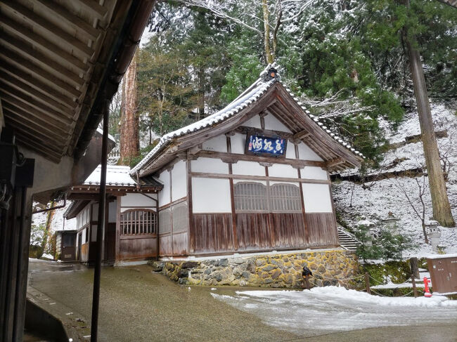 山門から見る「浴室」。