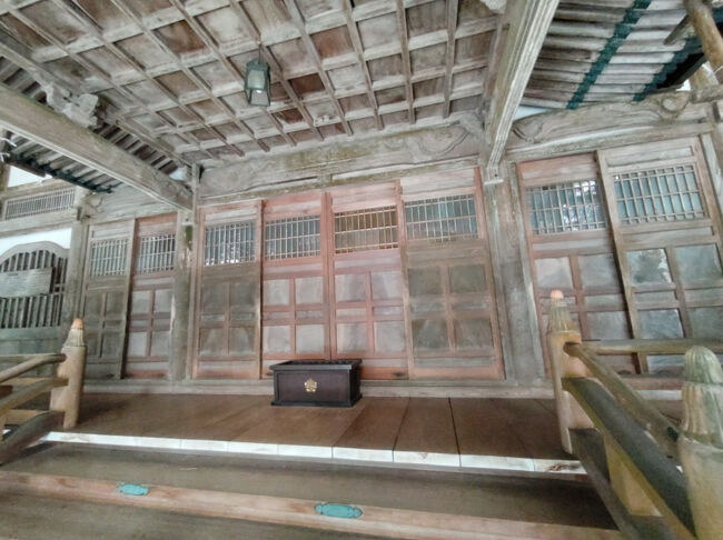 祠堂殿の正面です。