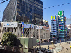 新橋駅で東海道線から山手線に乗り換えです。