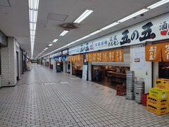 桜木町駅のぴおシティからスタート！まだ人がいませんね。