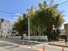 12:40 八幡の藪知らず
京成八幡駅で降りた理由がここを見たかったため。
古くから禁足地とされており、「足を踏み入れると二度と出てこられなくなる」という神隠しの伝承で有名なスポットです。