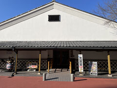 土肥金山　金山資料館（黄金館）

金鉱石などの金山産出品や江戸時代ののジオラマの展示

一番のお目当ては触れる金塊