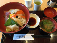 菅生パーキングエリアでランチ。
海鮮道楽丼。