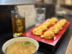 なんだろ、Netflixオリジナルで出てきそうな店。たこ焼き焼くおじちゃんがくわえタバコで、常連客が他の客の皿を片付けてました。昭和。ノスタルジーたっぷりで、ディープな京都が見たい方はかなりオススメです。
