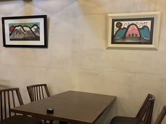 駅方面に歩いて　鉢石caféで一休み
石の蔵は和菓子屋さんの奥にあるカフェ
落ち着くいいお店です。
壁には男体