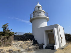 石廊埼灯台　白亜の中型灯台です

明治4年イギリス人ブラントンの設計で建立

内部は11月の特定日のみ一般公開