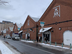 最終日。大雪の中、ちょっと吹雪いてたので早めにチェックアウト。ポストに鍵を入れるだけでチェックアウト完了です。
3時間半ほどで函館へ。高速も通行止めにならずよかったです!!

函館はレンガ通りへ。