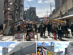 南海線の高架沿いには、多くの屋台が出店していました。

ここからは歩行者天国になります。
