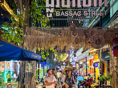 なんか飲屋街みたいなとこ出現!

ほんとーーにたくさんのお店があって
どこもかしこもめちゃくちゃ賑わってる

楽しー!!!