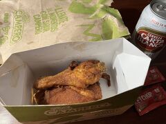 「CAMPERO」のフライドチキン
２ピースで607円
グアテマラ　インフレだよね
ホテルのすぐそばにあるショッピングモールで買った冷えたビールとともに
お部屋で頂きました