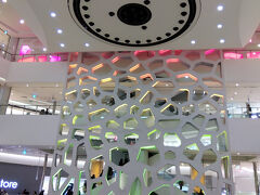 南浦洞と言えばロッテ百貨店。
昔は子供もおり特に百貨店に興味ないので素通りでしたが、とりあえず寄りました。水のショウが行われており、この後荷物（お土産）を置きにホテルに戻りました。