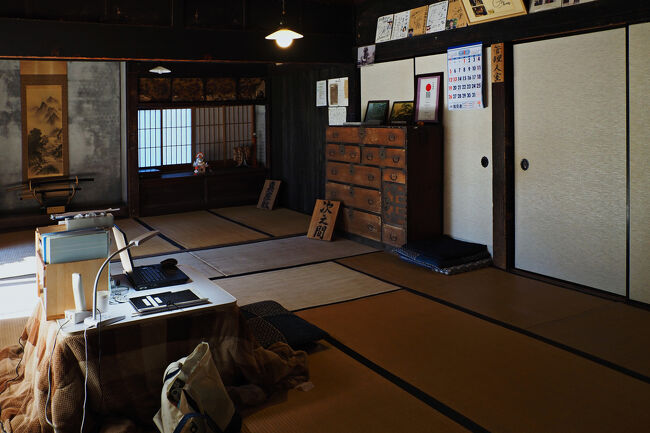 ＜次之間＞と＜奥座敷＞<br />なかえの先は武家門から見て1番遠い部屋にあたり、年長者や御隠居の部屋として使われていた。<br />現在は管理人室になっていたので入口から覗くだけにした。