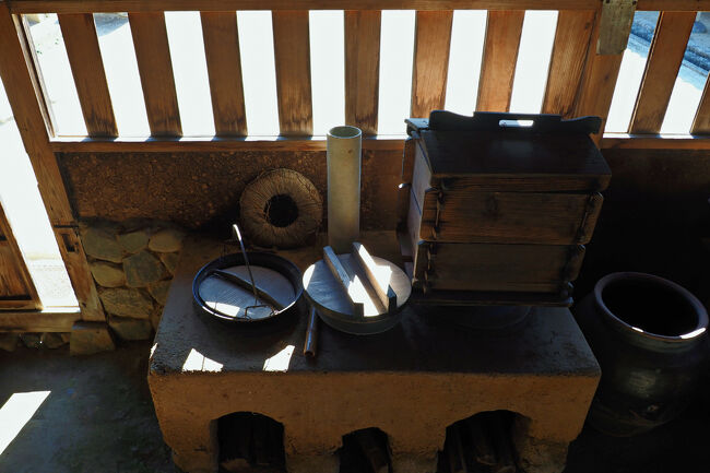 ＜土間＞<br />竹添邸が公開されたとき再現された台所。<br />板張りされて本来より面積が少ないため、かなり狭い。