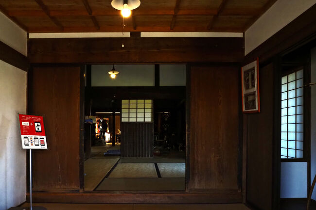 ＜玄関の間＞<br />玄関の間右側の納戸のような細い小部屋は…