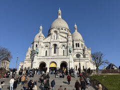 モンマルトルの方へ。
テアトル広場を歩いて、カフェで撮影後、ジュテームの壁までゆっくり歩きました。
結構、観光客が多かった印象。
スーツ着て歩くのは少し恥ずかしかったですけど、大変楽しかったです。