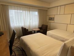 ２月２４日（月祝）
この日は仕事がすごーーく暇で、リモートワークでもいいということ。
でも、何かあったら３０分以内に出社可能な場所で、という条件。
ならば、ここはどうだ！とANAクラウンプラザ大阪を見てみると、なんと、SFCプランで１３,０００円！！！！これは行かなくては！と即予約。