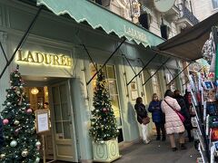 美術館のあとは、ラデュレの水筒探し。