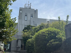 山手に上がって、こちらは横浜地方気象台。以前中は見学したので、今回は外観だけを見て・・