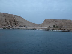 アブシンベル神殿の近くに来ました。