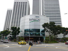 ラッフルズホテルに隣接して「ラッフルズ シティ」というショッピングモールがあります。