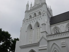 「セント・アンドリューズ大聖堂」は、シティホール駅のすぐ近くです。ゴシック様式の美しい教会です