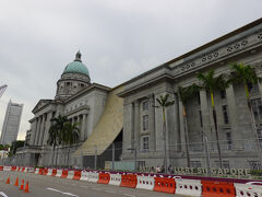 「ナショナル・ギャラリー・シンガポール」は、1929 年に建てられた旧市庁舎を活用した美術館です。威風堂々とした外観が特徴的です。