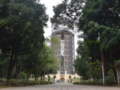 せっかくなので嘉義神社の本殿があった場所にはある斜日塔にも上ってみることに。

高さ62ｍなのでそこまで高くはないのだけど、周りに高い建物がないから、展望台から見渡すには十分かな。
この塔は阿里山の神木をイメージしたもの。