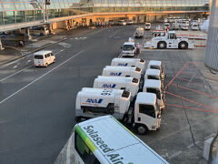 【第１日】
東京モノレールの時刻を見誤り、保安検査場の締切時刻を１分オーバーしたが、何とかパスできた。
