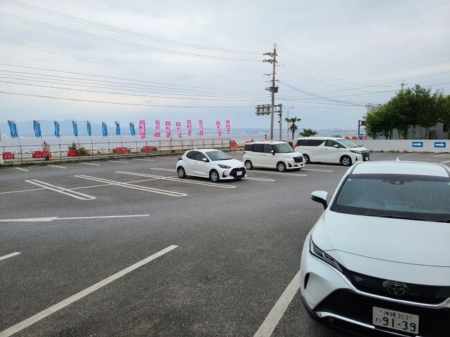 日曜日とはいえ8時40分頃だと、さすがに駐車場もガラガラ。