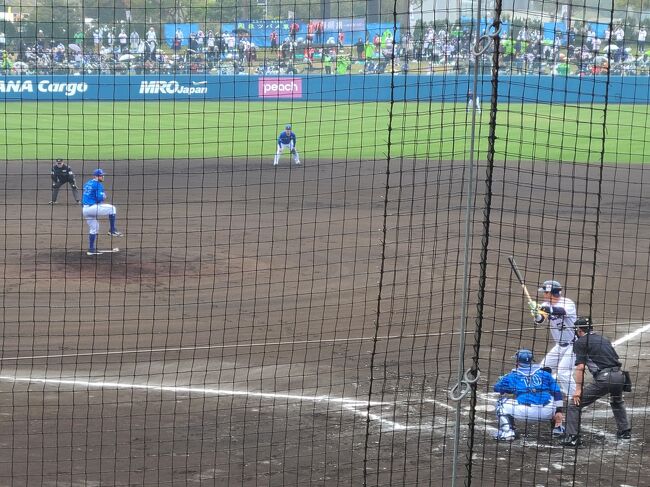 気温が低くても150km台を連発していたケイ投手に対決するのはスワローズの村上選手。