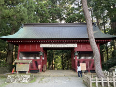 随神門です。ここから羽黒山を目指して登山開始。