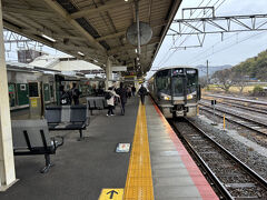 御坊には9時10分に着き、同12分発の紀伊田辺ゆきに接続する予定でしたが、回復運転するも10分遅れで御坊着。それでも紀伊田辺ゆきは接続をとってくれたので、以後の旅程に影響しなかったのは幸運でした。
