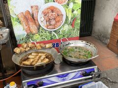 ガイドブックにのってたダックキム。
ここはミシュランにも載ったらしい。

店先で春巻き揚げてるのがめっちゃおいしそう！