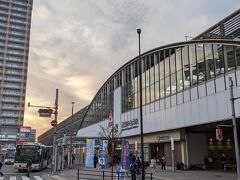ぶらぶらしていたら、あっと言う間に黄昏時。武蔵小金井駅前、実に30年ぶりに訪れました。
駅舎は高架になり、駅前はタワマンが聳えていてびっくり！！