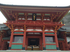 石段を登り、本宮へ。お参りします。