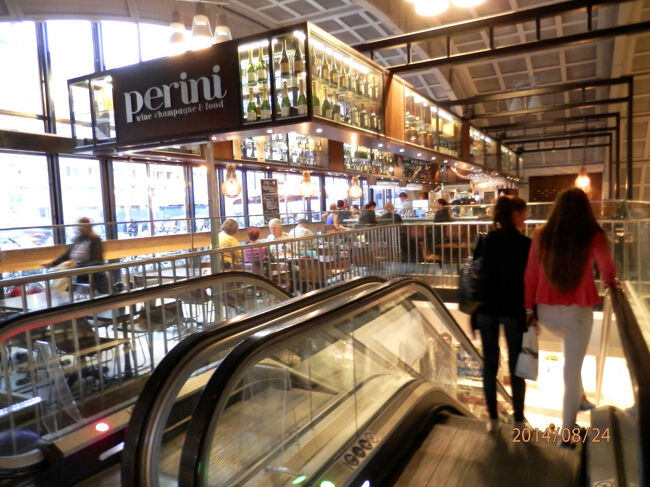 ストックホルム中央駅  2階はレストランであるが、昔の職場は反対側の2階の場所<br />今でも朝からビールを飲む人が多いのだろうか？<br />レストランやバーで飲むビール一杯500ccが、最低でも1500円以上。