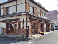 次に目指したのは、下田ひもの通り。
事前情報を見て、評価が高かった小木曽さんへ！
しかし、客が多かったのと、私たちにとっては、ちょっと店構えが立派すぎるかなと思い、失礼します。