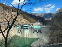 二瀬ダムの上流側
上流で河川工事してたから、水位を下げてるのかな。あまり見れない姿だ。
