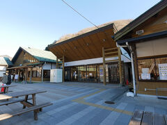 駅前の道の駅でご飯食べるのもアリかとは思うんですが、まだお腹空いてないしライトアップ始まる頃には食堂は閉店しちゃうようです。