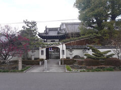 竜宮門
法住寺（ほうじゅうじ）は、京都市東山区三十三間堂廻り町にある天台宗の寺院。