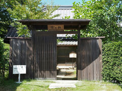 3棟の武家屋敷の先には、「侍の杜」という施設があります。
これは武家屋敷2家分あった敷地を、市民緑地として無料公開しているもの。

