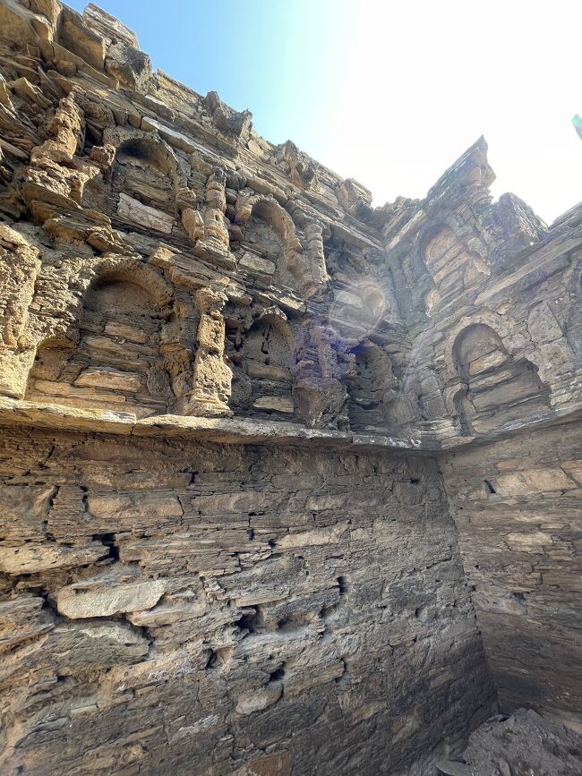 小さな壁龕がたくさんある。仏像が配されていたのだろう。