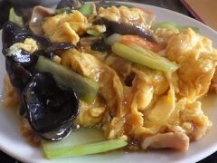 <追記＞
［ランチ］025.03.11 中華料理　興君閣（きょうくんかく ）
フワフワ玉子、食感のあるキクラゲが絶妙です。リピートした時は、ホーコーロー定食、ユーリンチー定食を食べたいと思います。昼１２時過ぎると、ほぼ満席でした。ボリューのある定食は、安心できる定番の味です。