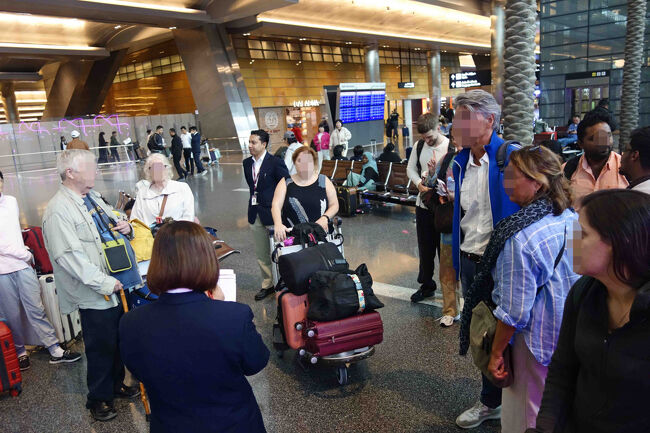 集合場所にツアー参加者が集まってきます。