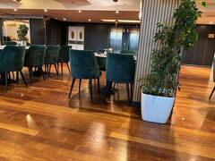 ２日目は北マケドニアのオフリド観光の日帰りツアーへ。あらかじめ現地のツアーを申し込んでおいたのでホテルにガイドさんがやってくる。