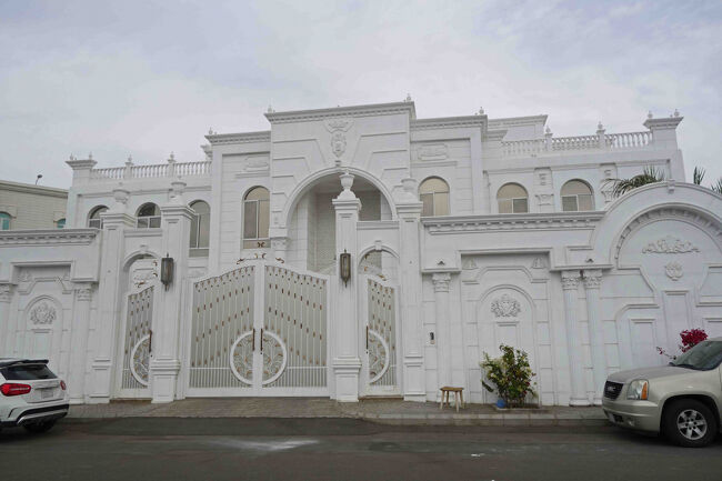 こちらはチョット豪華な邸宅？