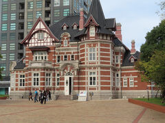 東京駅と造りが似てるなあ。
大連友好記念館だ。