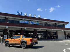 広島駅より、山陽本線に乗り、宮島口までやってきました。30分位で到着しました。