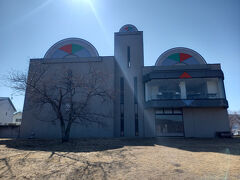 諏訪湖のすぐそばに建っていた美術館