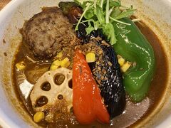 ◇ ビーフハンバーグと野菜達のスープカレー　1,848円

https://hokkaido-sapporolion.jp/shop/newsanko/chitose.html

スパイシーで美味しかった♡
